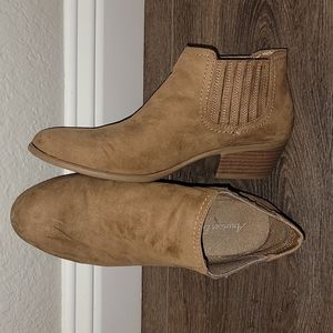 American Eagle booties